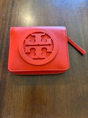 Tory Burch Bright orange Zip-Around Wallet with Logo Medallion